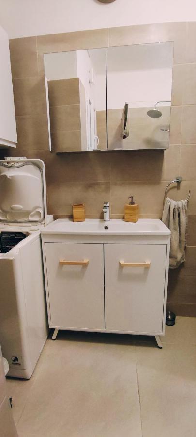 Le Studio Des Tours - Parking Apartamento Arles Exterior foto
